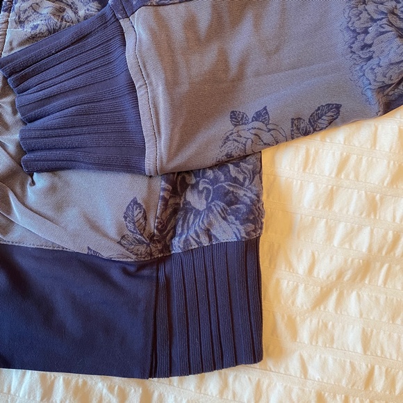 Lululemon Reversible Jacket - Picture 10 of 16